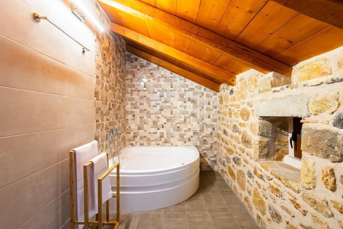 Mantineia Stone Villa-An Ethereal Getaway Megali Mantineia Εξωτερικό φωτογραφία