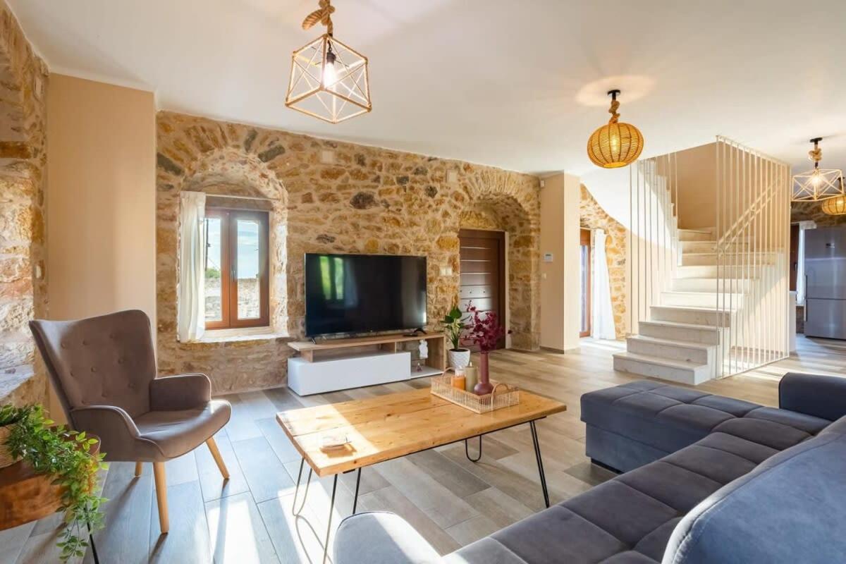 Mantineia Stone Villa-An Ethereal Getaway Megali Mantineia Εξωτερικό φωτογραφία
